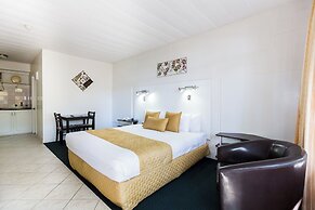 Elkira Court Motel