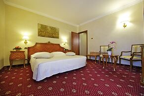 HOTEL STENDHAL