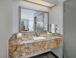 Days Inn by Wyndham Greenville MS