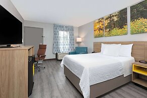 Days Inn by Wyndham Greenville MS
