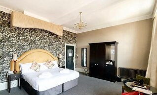 The Queens Hotel