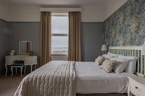 The Queens Hotel