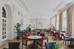 The Queens Hotel