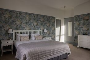 The Queens Hotel