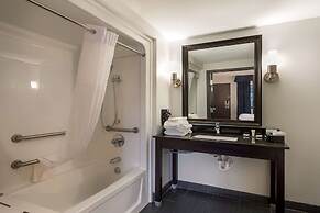 Clarion Pointe Downtown