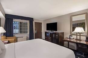 Clarion Pointe Downtown
