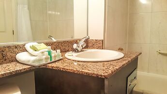 Rosedale On Robson Suite Hotel