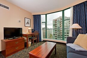 Rosedale On Robson Suite Hotel