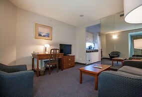 Rosedale On Robson Suite Hotel