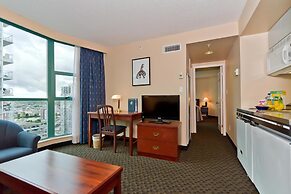 Rosedale On Robson Suite Hotel
