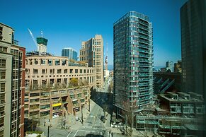 Rosedale On Robson Suite Hotel