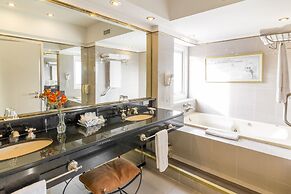 Claridge Hotel