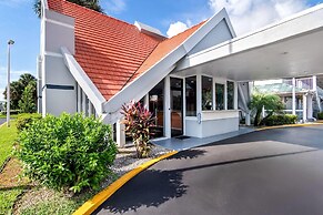 Howard Johnson by Wyndham Vero Beach / Downtown