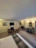 Norfolk Arms Hotel