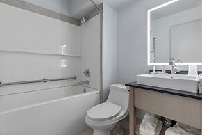 Emerald Hotel & Suites