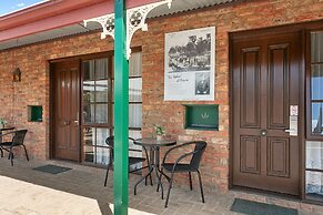 The Settlement Historic Hotel