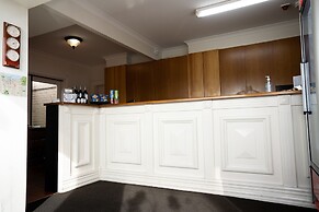 Admiralty Inn