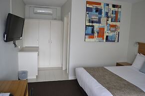 Admiralty Inn