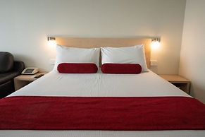 Admiralty Inn