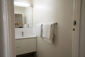 Admiralty Inn
