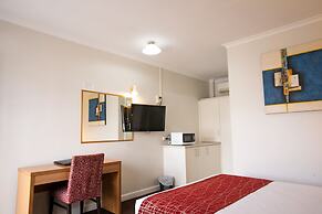 Admiralty Inn