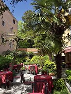Amadeus Hotel