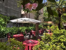 Amadeus Hotel