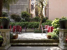 Amadeus Hotel