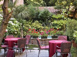 Amadeus Hotel