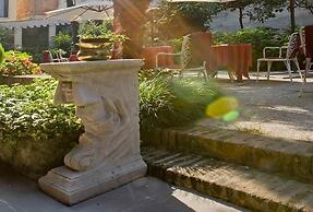 Amadeus Hotel