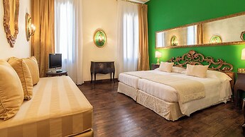 Amadeus Hotel