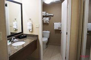 Ramada Hotel & Conference Center by Wyndham Kelowna