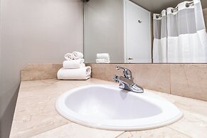 Atrium Hotel Vancouver