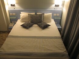 Best Western Regency Suites