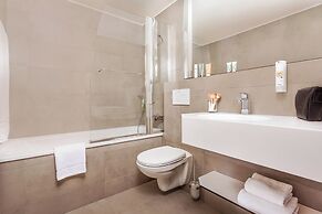 Everness Hotel & Resort
