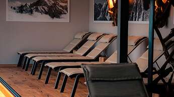 Everness Hotel & Resort