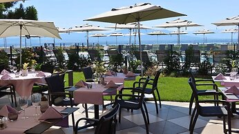 Everness Hotel & Resort