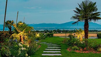 Everness Hotel & Resort
