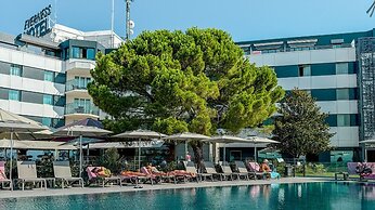 Everness Hotel & Resort