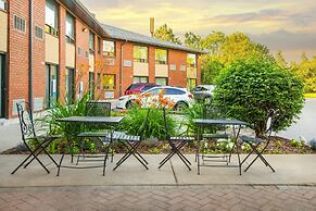 Comfort Inn Kingston - Highway 401