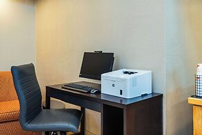 Comfort Inn Kingston - Highway 401