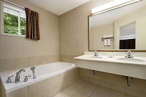 Super 8 by Wyndham Brockville