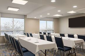 Embassy Suites by Hilton Toronto Airport