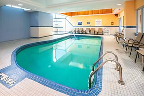 Comfort Hotel & Suites