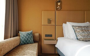 Carlton Oasis Hotel