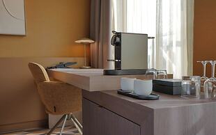 Carlton Oasis Hotel