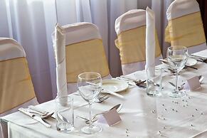 Riverside Lodge Hotel