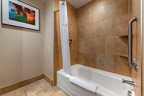 Lift Bridge Lodge, an Ascend Collection Hotel
