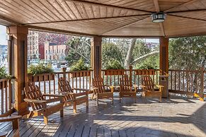 Lift Bridge Lodge, an Ascend Collection Hotel