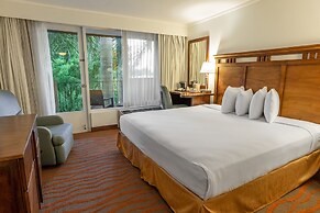 Irazu Hotel & Studios